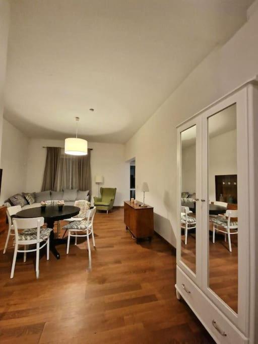 Duplex In City Center! *
